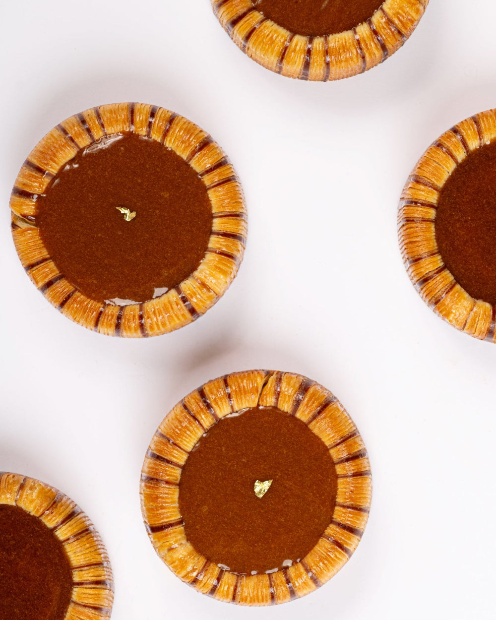 Sviestinės tešlos bandelė su brownie bei miso karamele